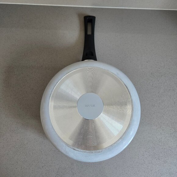 Simply Essential Nonstick Saucepan with Lid 3 qt / 2.8 L capacity - Picture 15 of 16